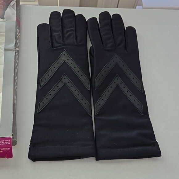 Isotoner Classic Black Legendary Fit Unsurpassed Comfort Unique Stretch … - Picture 1 of 9